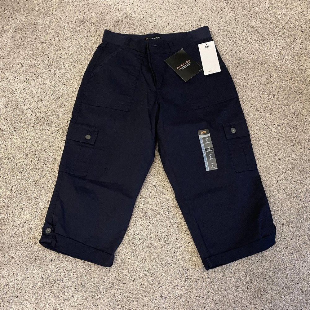 NWT Lee Woman's Flex to go Mid-Rise Relaxed Fit Cargo Capri Pant Navy Size 8
